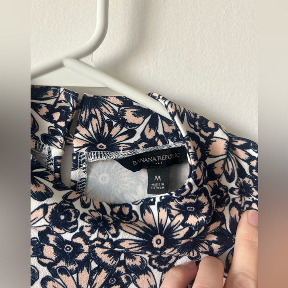 Banana Republic Floral Peplum Top - NWOT - Picture 3 of 3